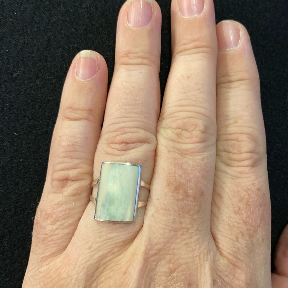 Jewelry - White mother of pearl ring